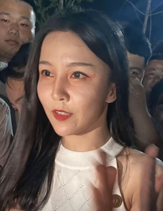 惠子也去了,但是这次惠子户外直播翻车了