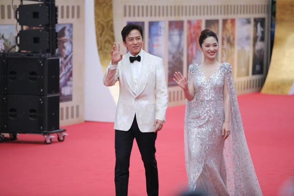 华表奖众星造型,杨颖关晓彤优雅,娄艺潇臃肿,王一博裤子开线_腾讯新闻