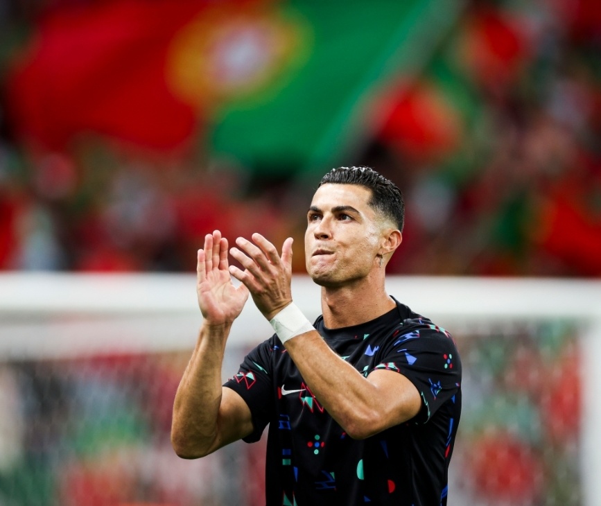 涨薪续约!曝沙特送c罗2年新合同,薪资超2亿欧元,将备战世界杯