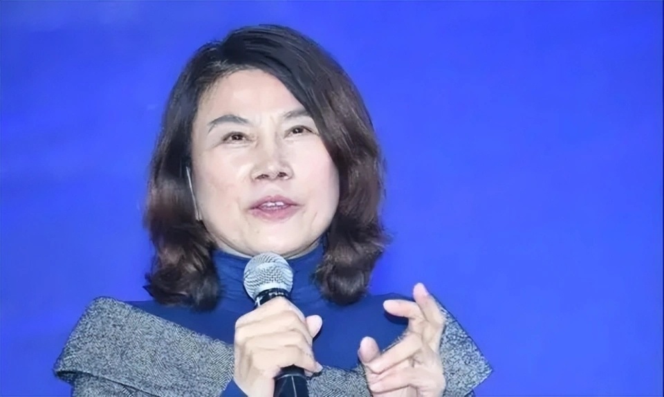 年薪达1142万还持有17亿的格力股票董明珠再提调高个税起征点