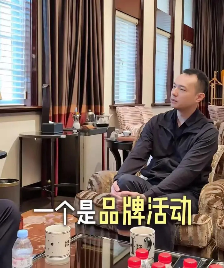 霍启刚堂弟公开征婚,自嘲是打工人,霍氏家族后代发展天壤之别