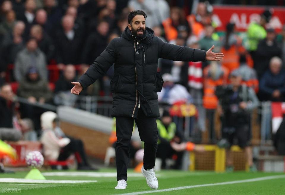 曼联高层认可阿莫林，目标进欧冠！冬窗放弃豪购，坚守长期计划！