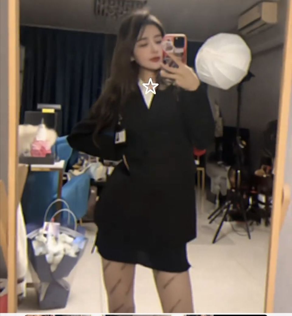 要知道lpl的四朵金花里,余霜已经和管泽元完婚,小钰和rookie的感情也