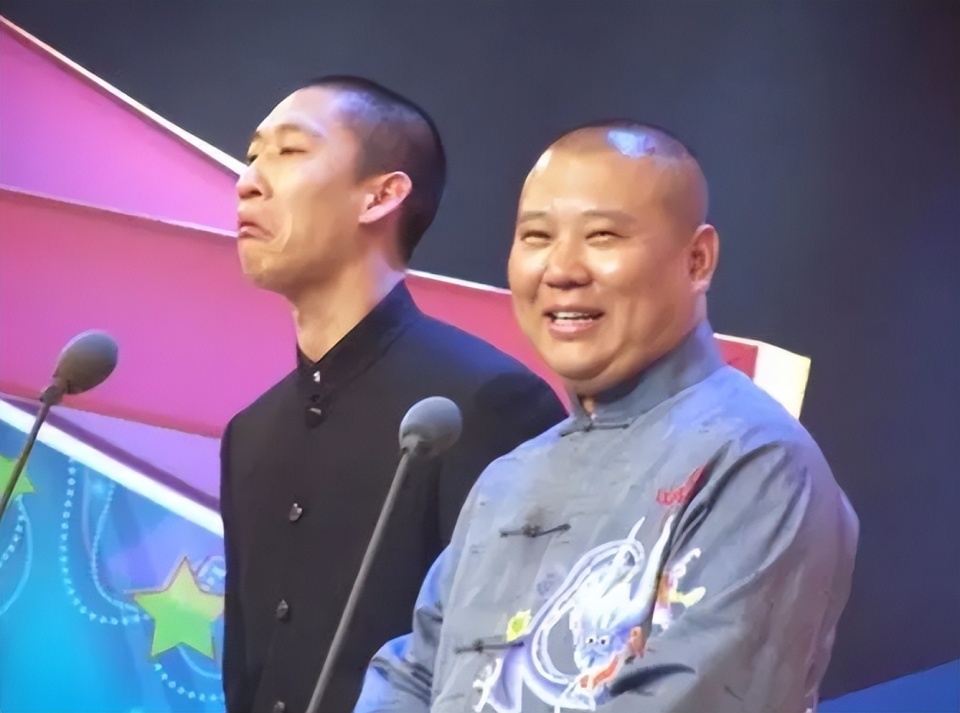 听云轩logo被解读成"单干德云",曹云金现场回应:确实有点像_腾讯新闻