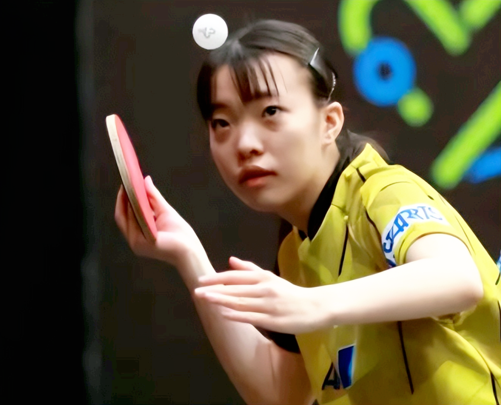 近台直拍打法,退台经常改成削球,许多人都非常不适应,闫禹橦面临严峻