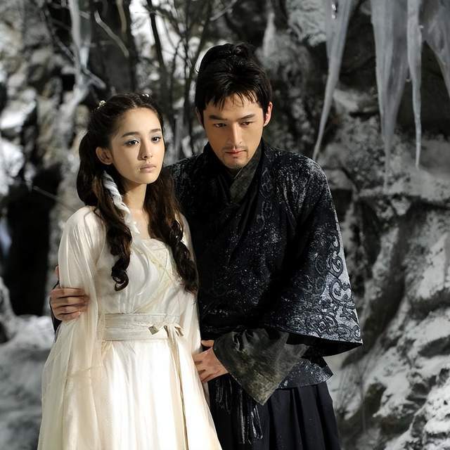 因为她要演的这个角色名字叫做小雪,有一头白发.