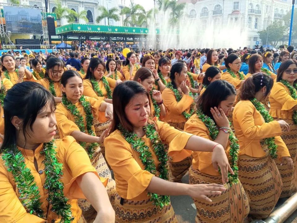 泼水 狂欢 缅甸传统泼水节开幕仪式【超多高清现场图】