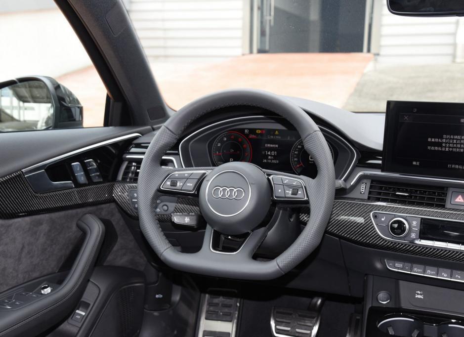 引领豪华中型轿车市场,奥迪a4l亮点在哪?