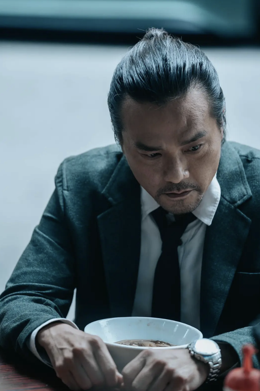 确实让这部《潜行》看点十足.