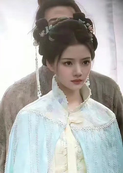 精修美如画，生图太尴尬，任敏又一古装造型，把我看笑了_腾讯新闻