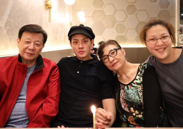 寇世勋罕晒父子合影,39岁寇家瑞外形出众,仍未娶2岁女儿的妈妈_腾讯