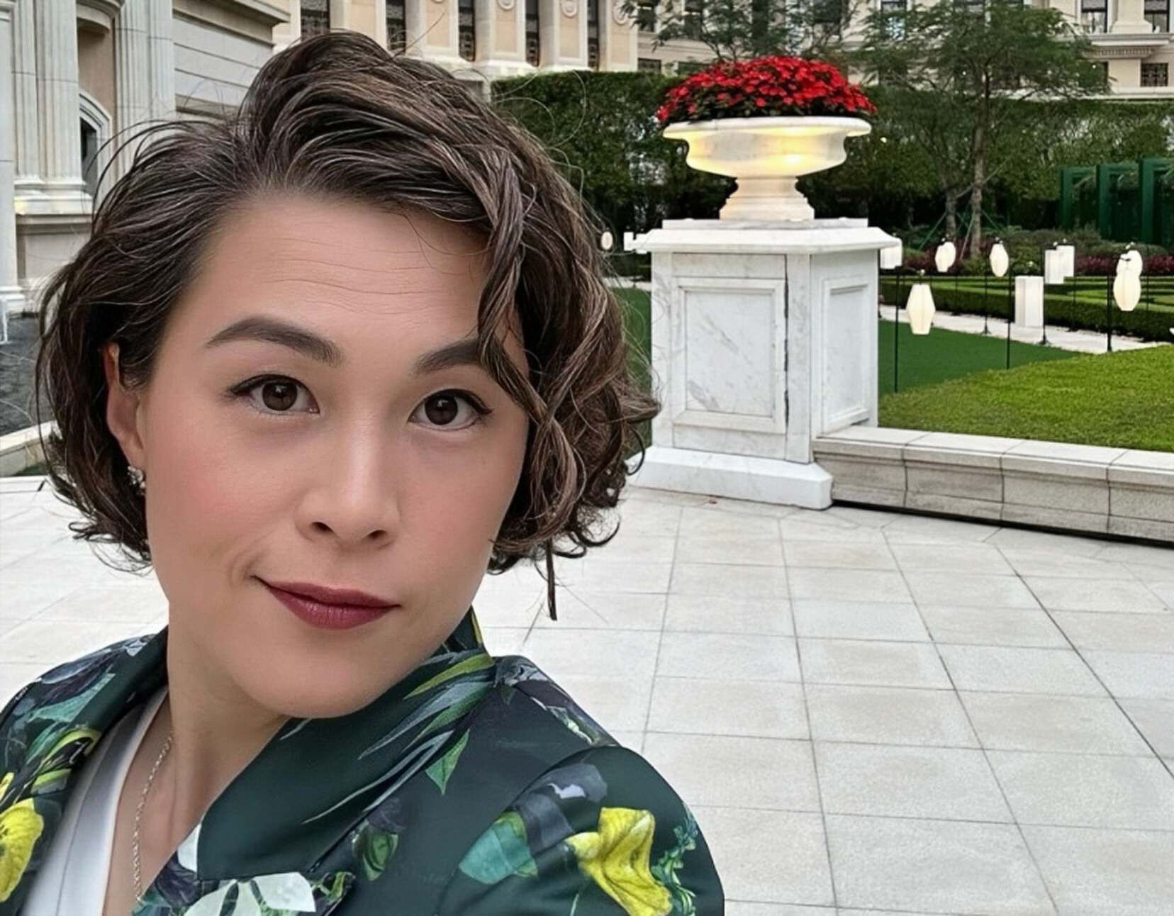 香港知名富家千金結束七年同性婚姻，和新女友感情穩定，戀情獲父母認可 - 