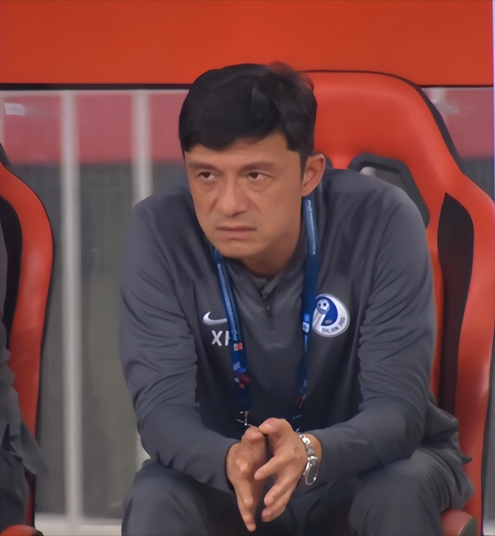 谢晖怎么了?从平头哥变成佛系教练,2张照片,诠释本赛季的变化_腾讯新