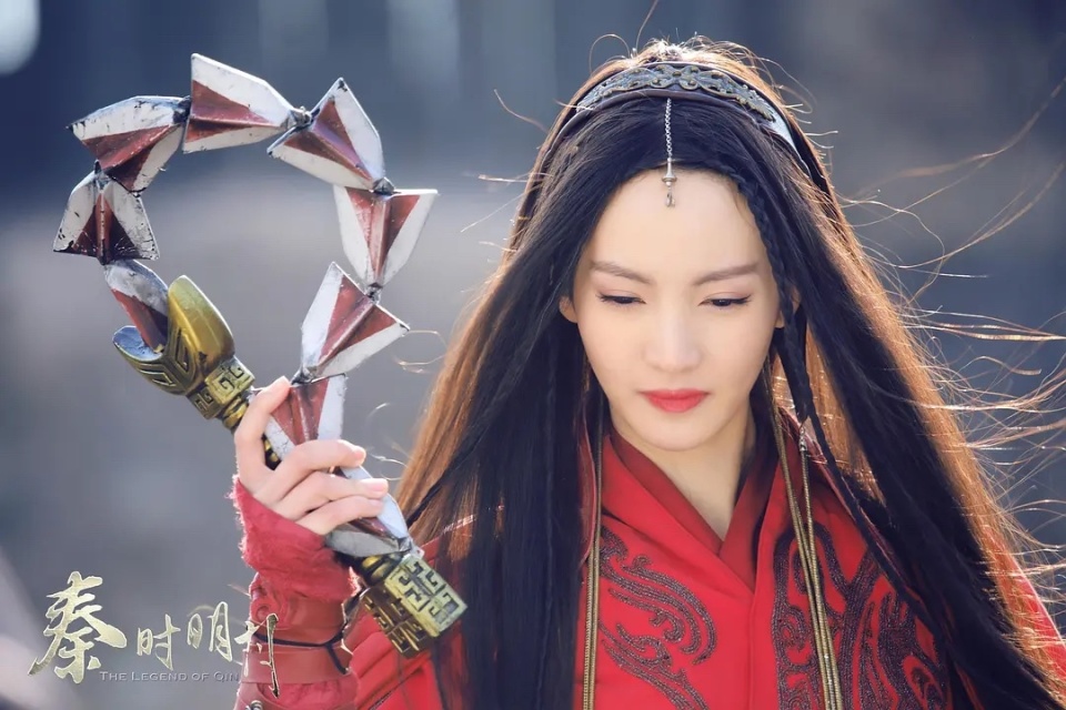 25岁,金晨在《云之凡》《女医明妃传》中都有很精彩的表演,尤其是