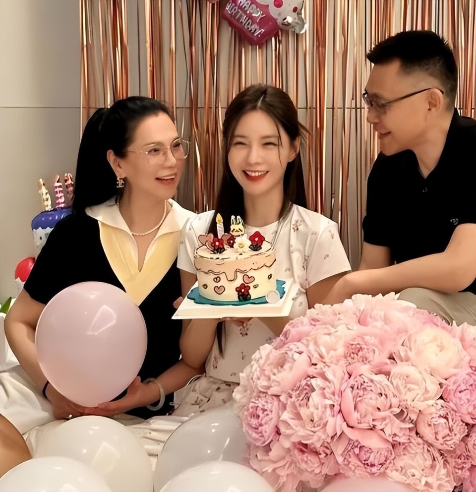沈梦辰34岁生日会现场,汪涵杨迪梁田现身捧场,未见丈夫杜海涛_腾讯