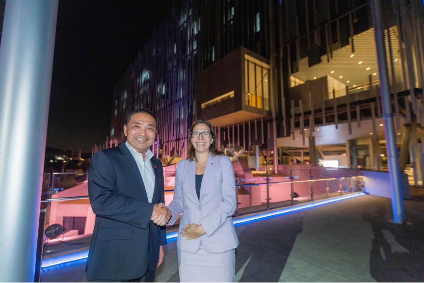 中美两军首次会面,火药味十足,美方坚持干预台海,中