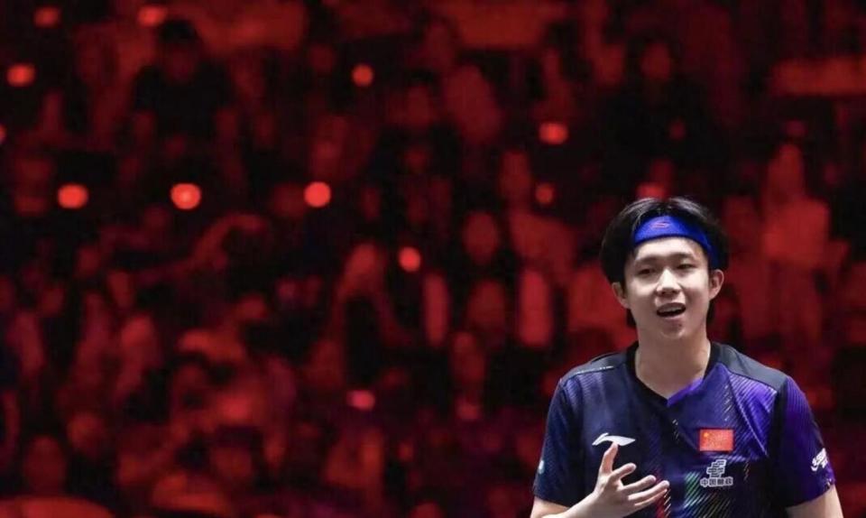 伦敦世乒赛：国乒男队开门红！林诗栋8-9落后连得3分逆转，3-0旗开得胜_腾讯新闻