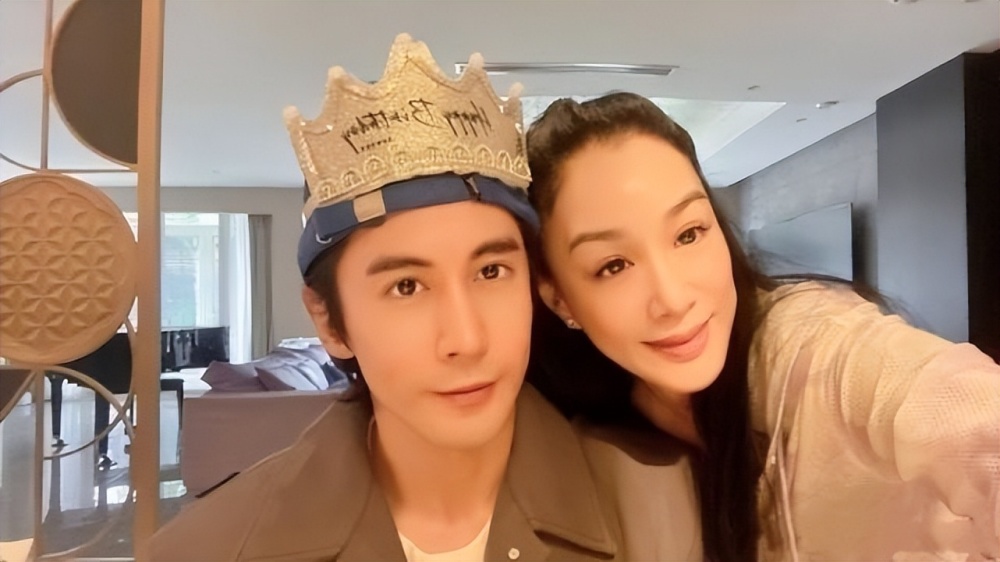 2015年,钟丽缇与第三任丈夫张伦硕因参加综艺节目《如果爱》相识,节目