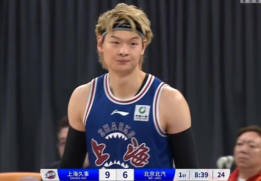上海男篮202暴击北京闫鹏飞158李弘权124范子铭独木难支