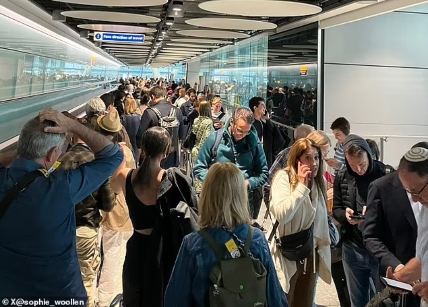 英国花了几十亿的电子护照门说坏就坏,全英旅客滞留!啥草台班子