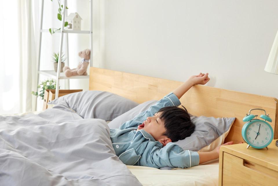 开学后,孩子赖床不早起咋办?