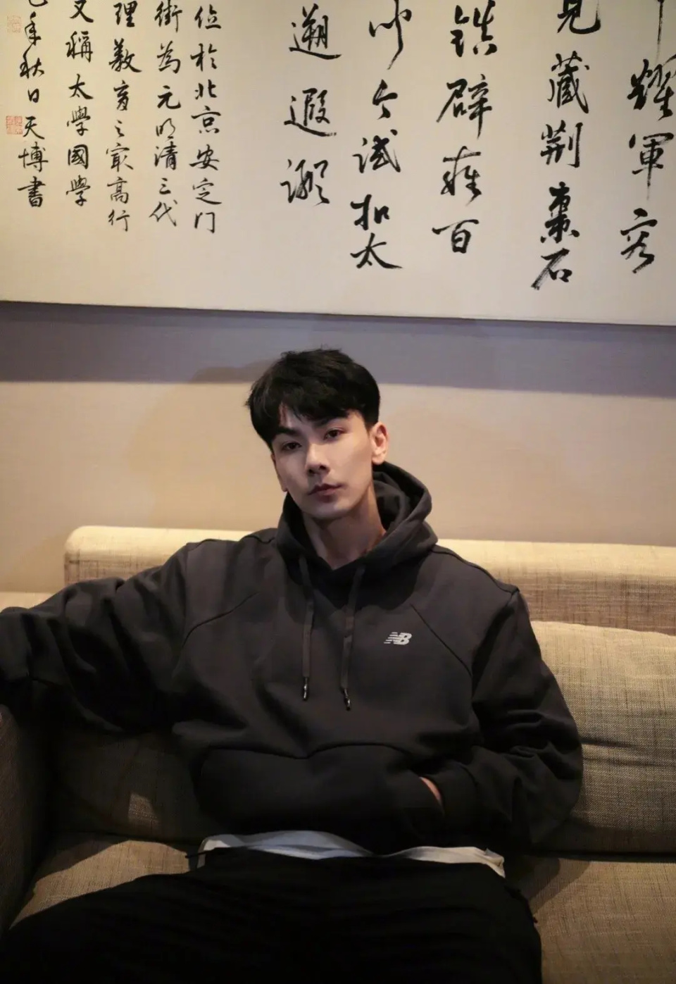 该爆料一出全网哗然,戴向宇虽然事业上不温不火,也没有什么名气,但是