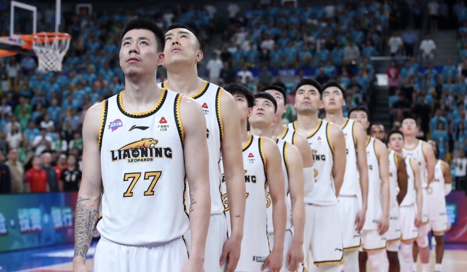 辽宁4-0新疆夺冠!轰总决赛12连胜 郭艾伦喝香槟庆祝 豪言冲4连冠