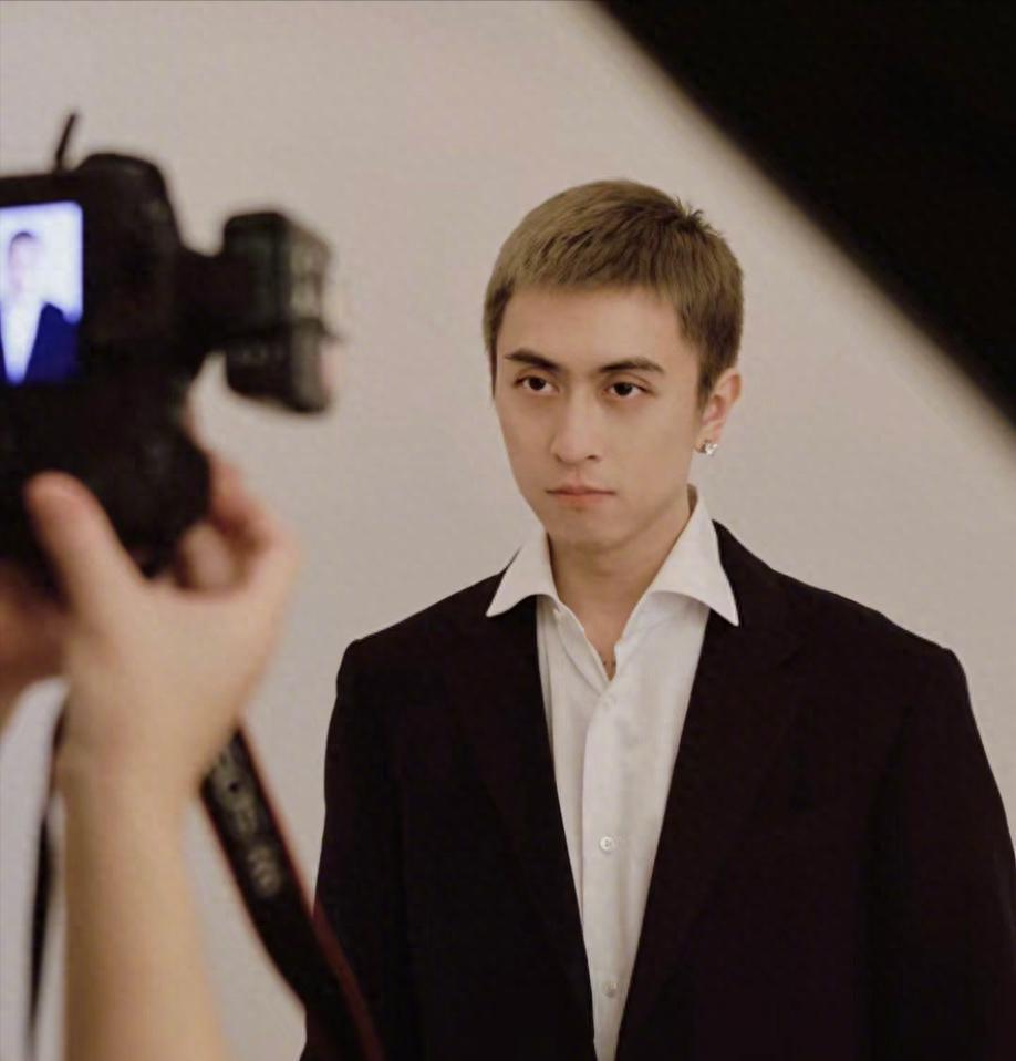 秦奋风波愈演愈烈,爆料者被恐吓生命受到威胁,阿娇成热议焦点