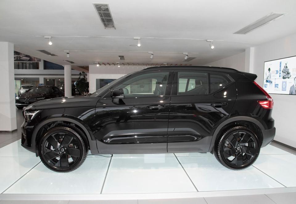 沃尔沃xc40"极夜黑",32.08万太过自信,b4动力配四驱