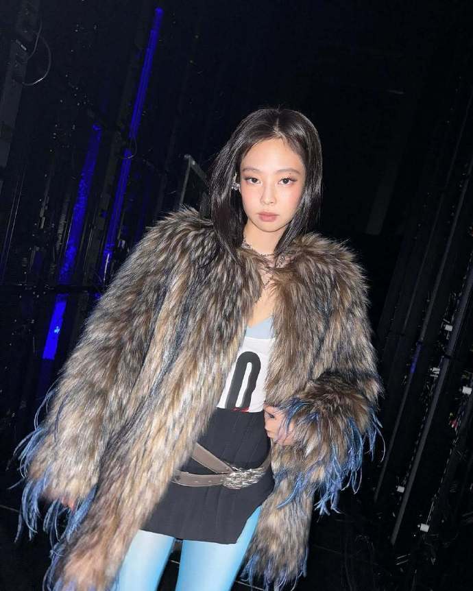 韩星Jennie“舞台造型”引热议_腾讯新闻