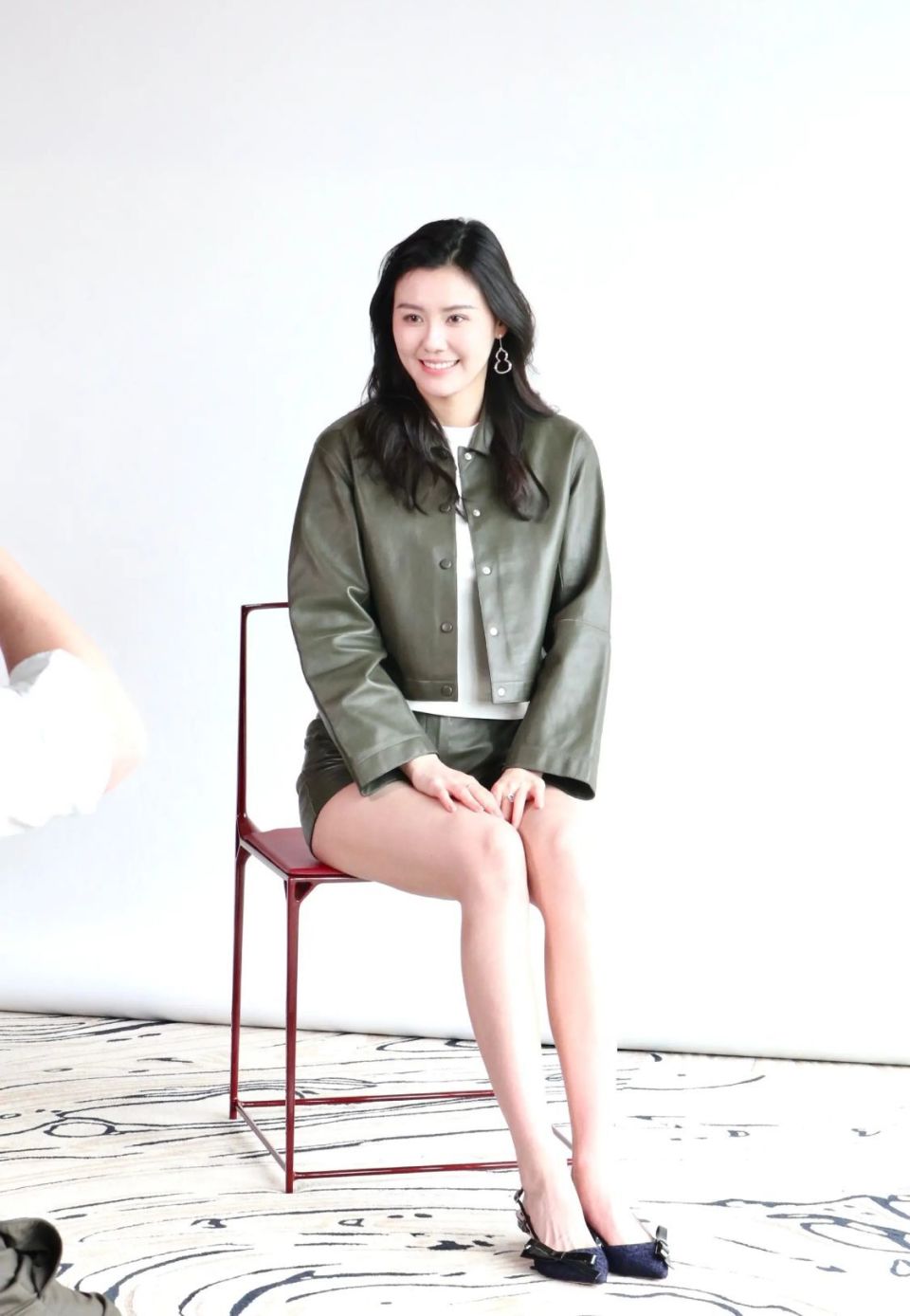 游泳美女运动员刘湘久违亮相,肤白貌美气质佳,留言我很幸福也很骄傲