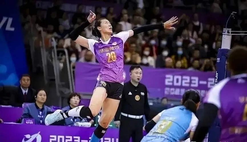 袁心玥晒女排集训合照郑益昕疑似离队蔡斌接应位置改换他人