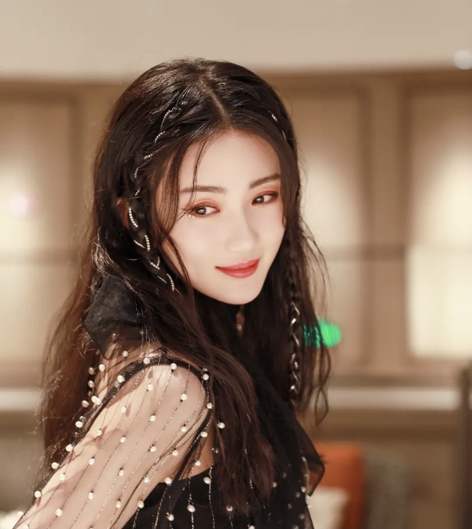 女演员的长相很重要,《烟火人家》34岁的赵昕出场,才知道什么是破碎感