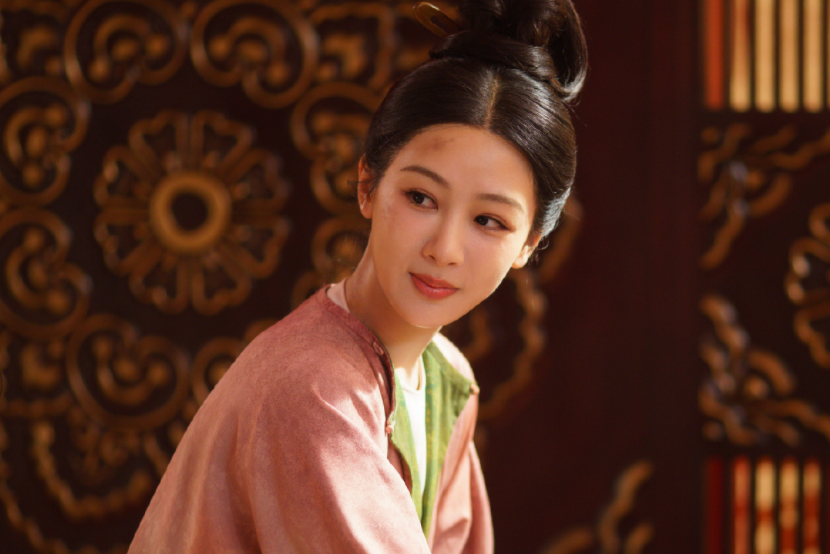 《国色芳华》隐藏重要伏笔，何惟芳只留下“女”字，设计得太妙_腾讯新闻