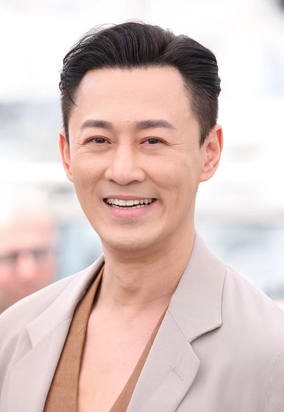 刘俊谦,1988年出生,比林峯小9岁,36岁,正是当打之年,接甄子丹的班更是