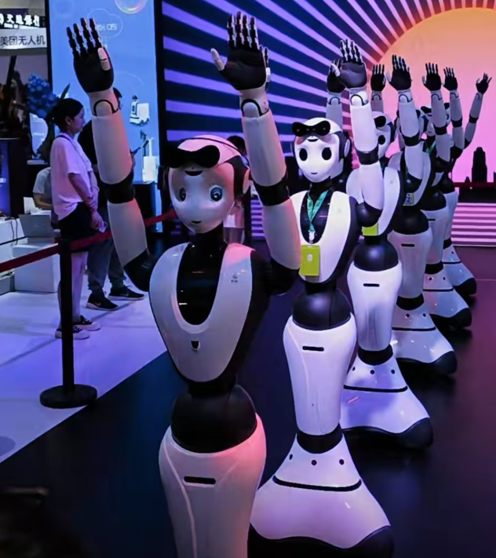 从云端坠落ICU：人形机器人泡沫被欠薪戳破-腾讯新闻