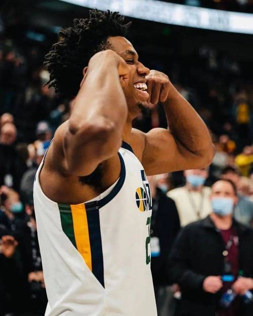 白边从nba退役传统中锋的倔强又少了几分