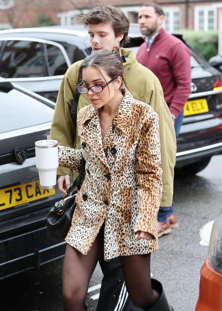 被指责攻击哥哥后，贝克汉姆幼子携女友外出，女友长得像母亲-腾讯新闻