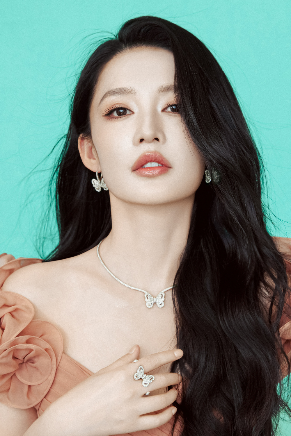 经得住高清怼脸拍,李沁浑身散发自信闪耀的光芒,这才是真正的美