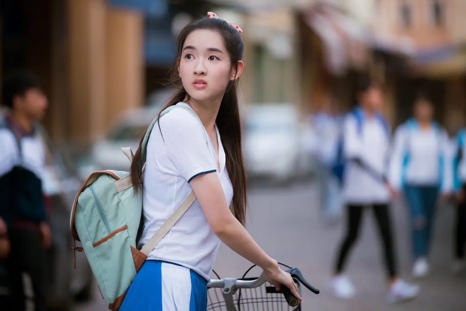 而且还是与肖战合作,王玉雯担任女主角,不过,当年王玉雯与肖战还都是
