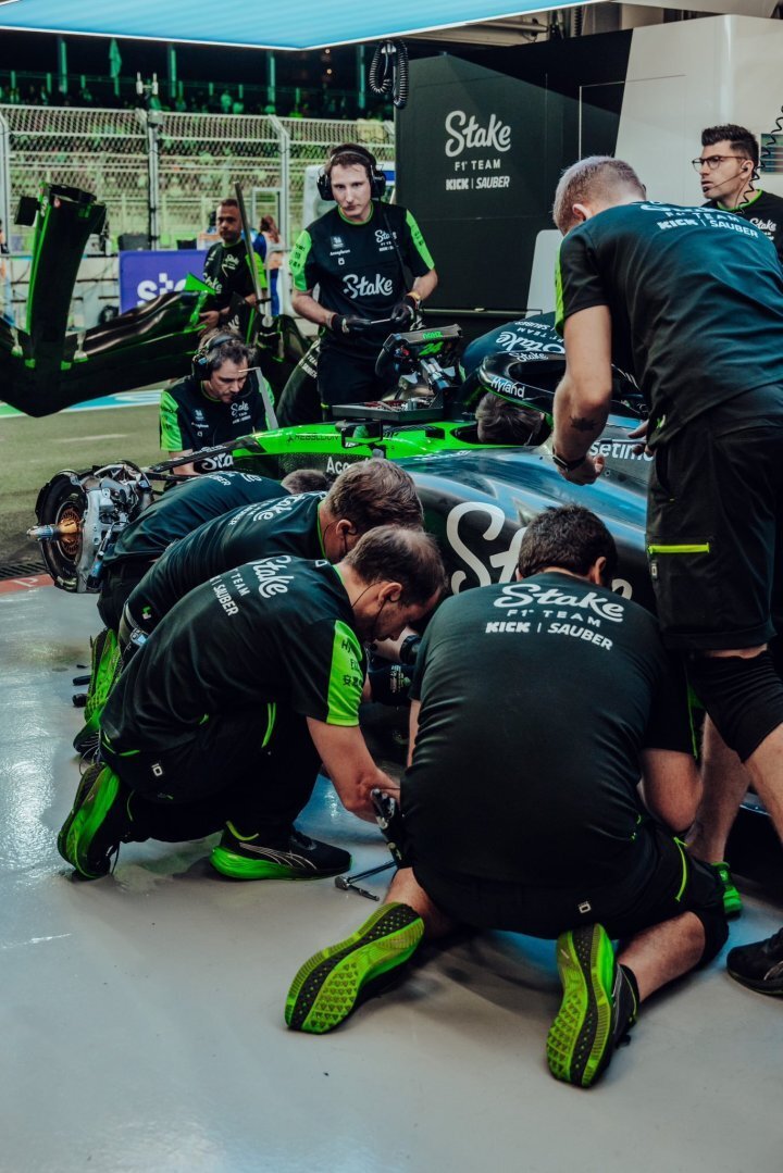 顶替患阑尾炎队友法拉利史上最年轻车手亮相f1沙特站排位赛