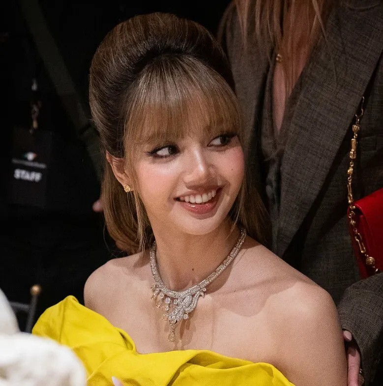 看了刘亦菲、赵露思和Lisa，才知道网红脸和明星脸的差距有多大_腾讯新闻