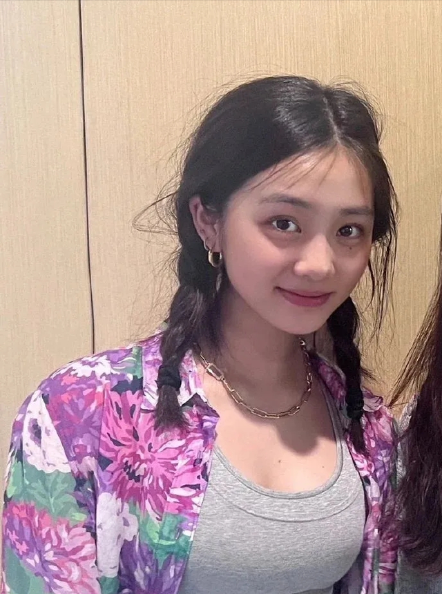 再加上之前几次黄多多因为一些负面问题上过热搜