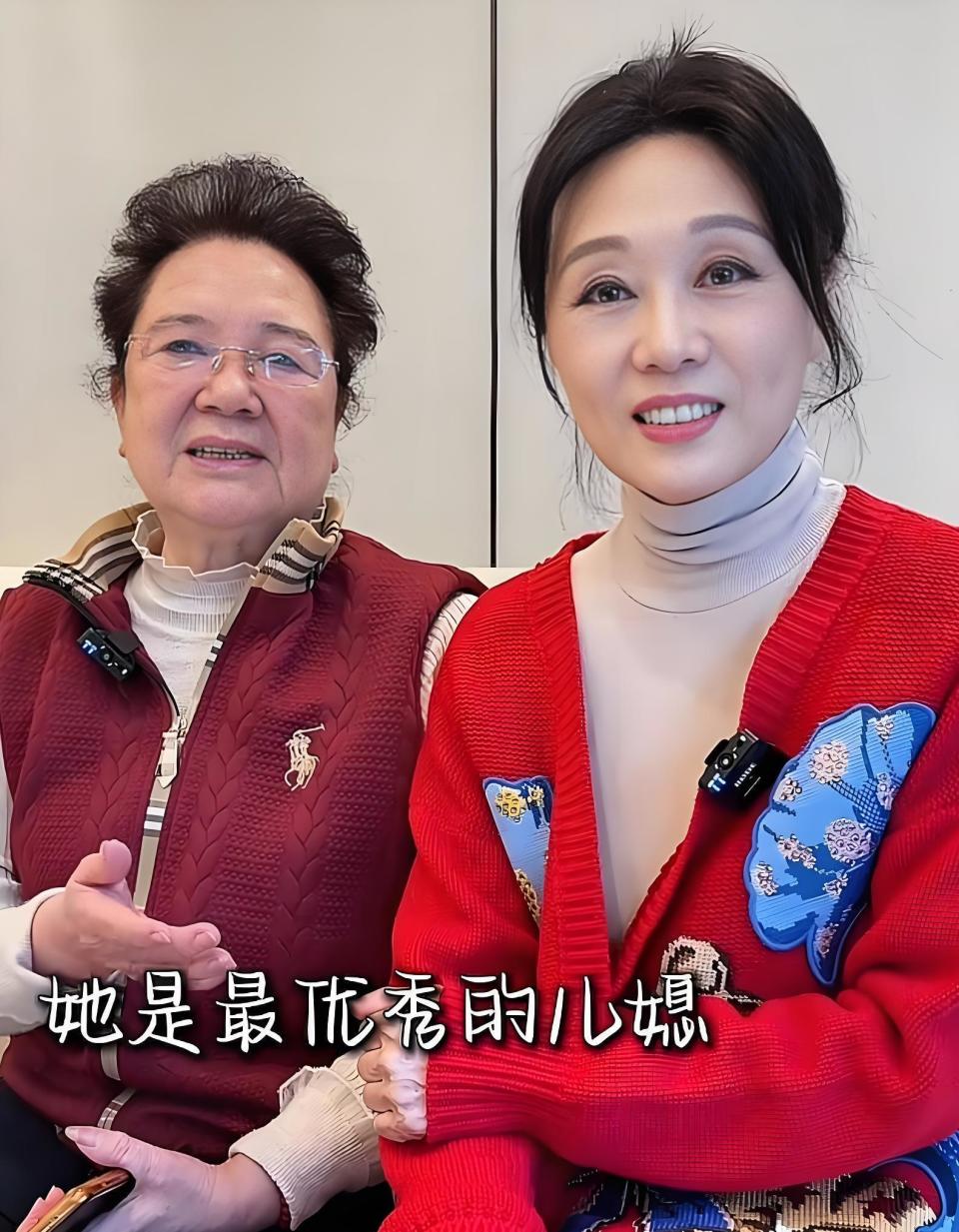 64岁黄梅戏名家吴琼顶一头白发出镜！她不怕小丈夫嫌弃，将外甥女当女儿养_腾讯新闻