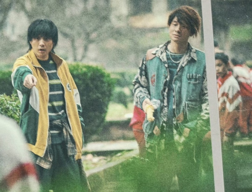 贺娜第二次将纸递了过来,教授朱同在心情不好时,就在手心里写"好"字的