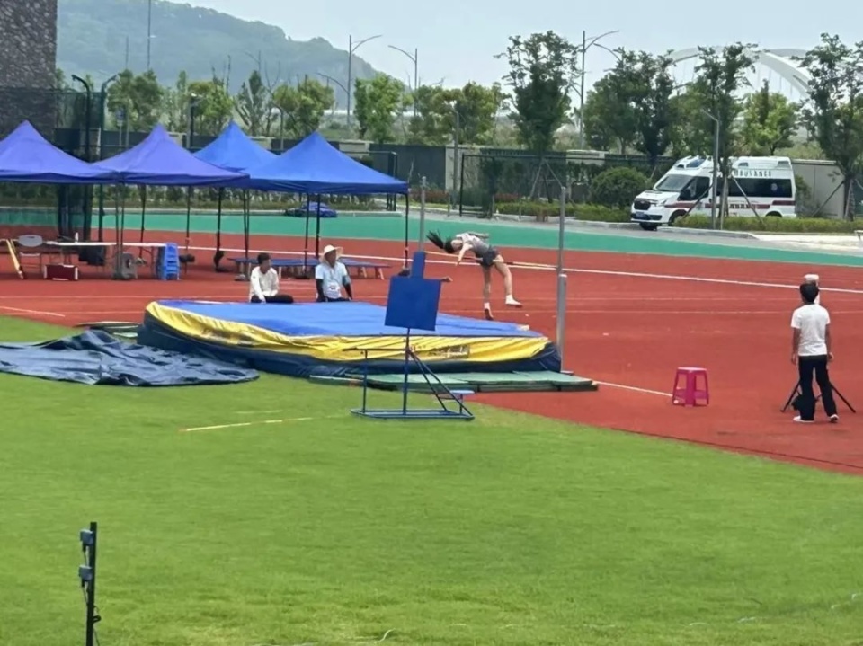 从跳高到全能，杭州小学生首次参加省冠军赛即夺冠，还达标国家二级运动员