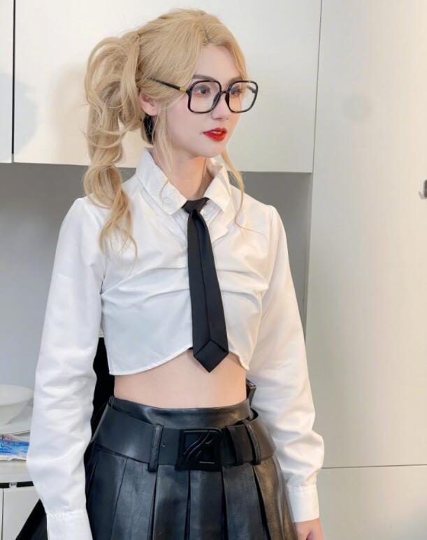 lpl初代女神小苍晒自拍丝毫不像40岁的人越来越年轻了