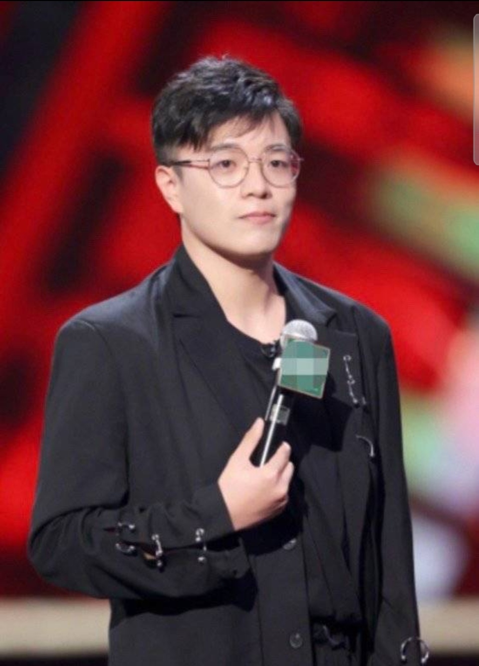 脱口秀杨波试图自杀引热议,称吃头孢喝酒没事,官媒紧急呼吁别信_腾讯