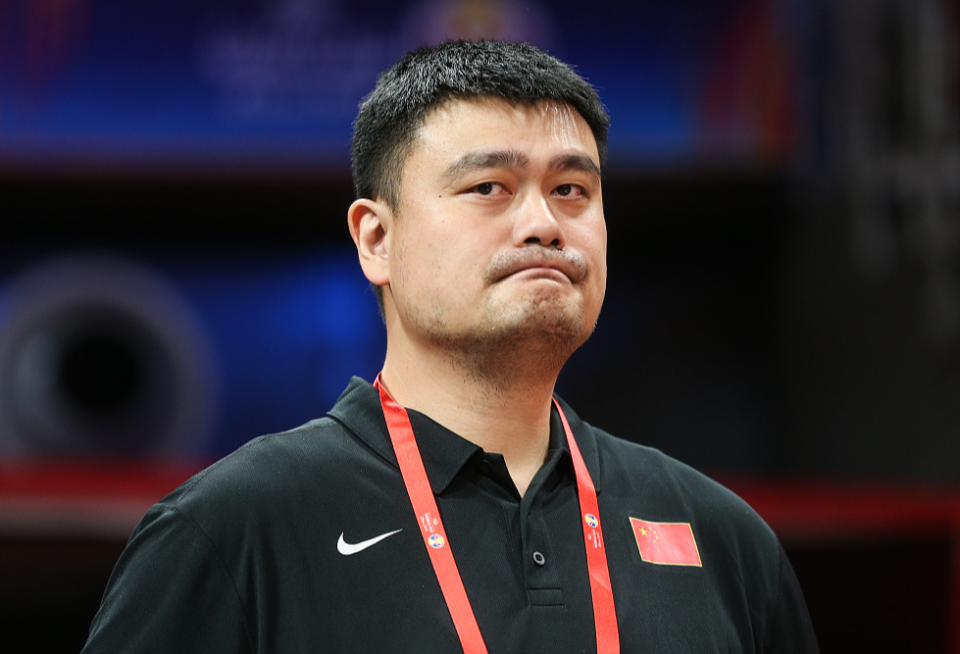 姚明谈男篮舆论压力笑出声走不出来的自然走不出来