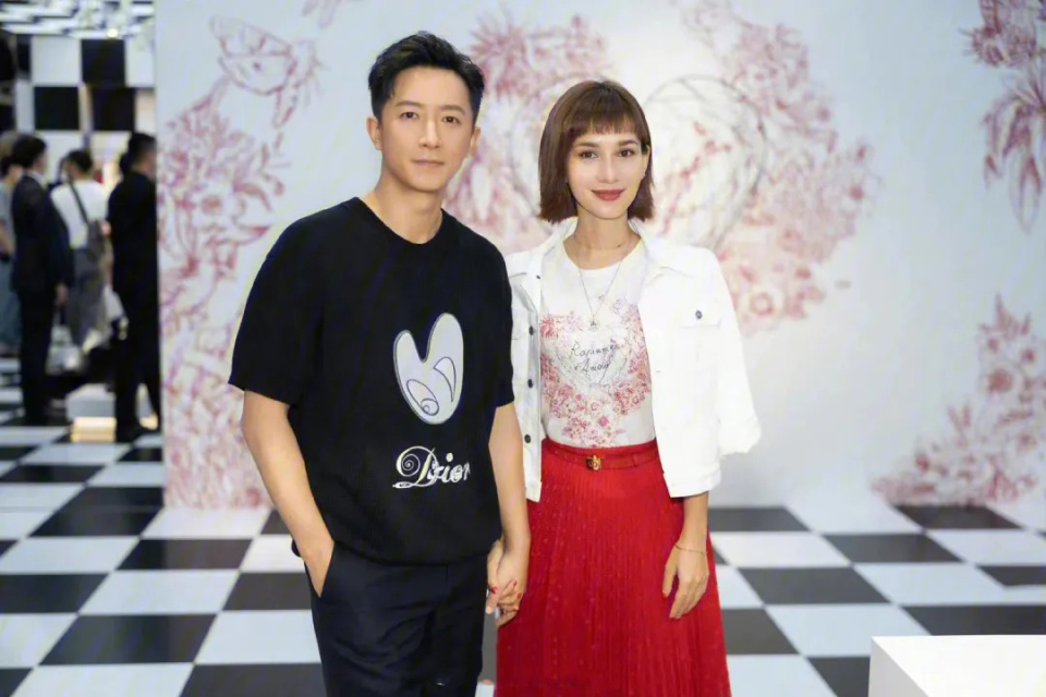 娱记爆料顶流大瓜,有女友还生活不干净,四条线索让鹿晗韩庚躺枪